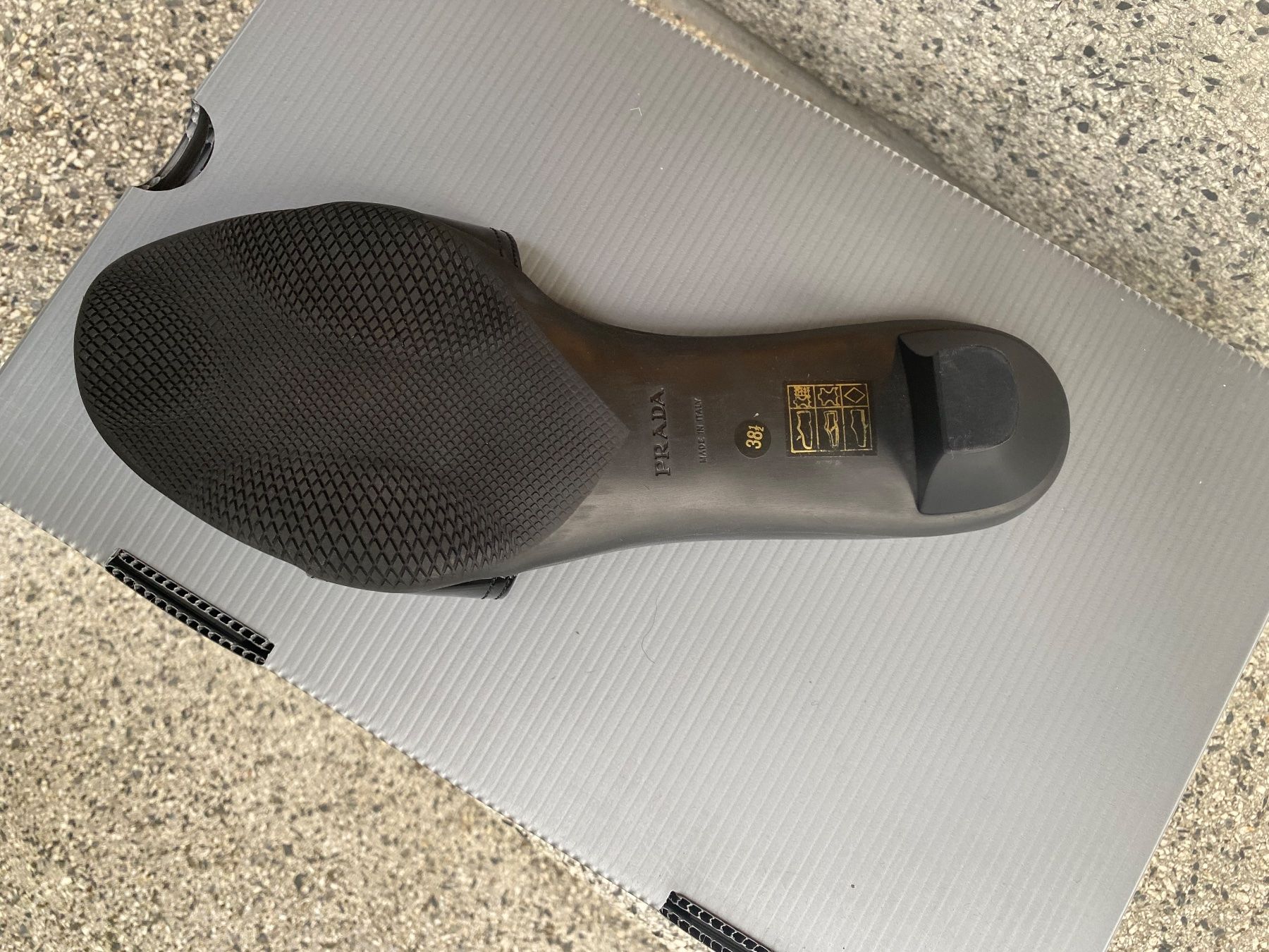 Prada Scarpe da donna: PRADA Sandalen schwarz Grösse 38.5 neuwertig – Nuovo (secondo la descrizione) da Zürich venduto da JDB_Vintage 2