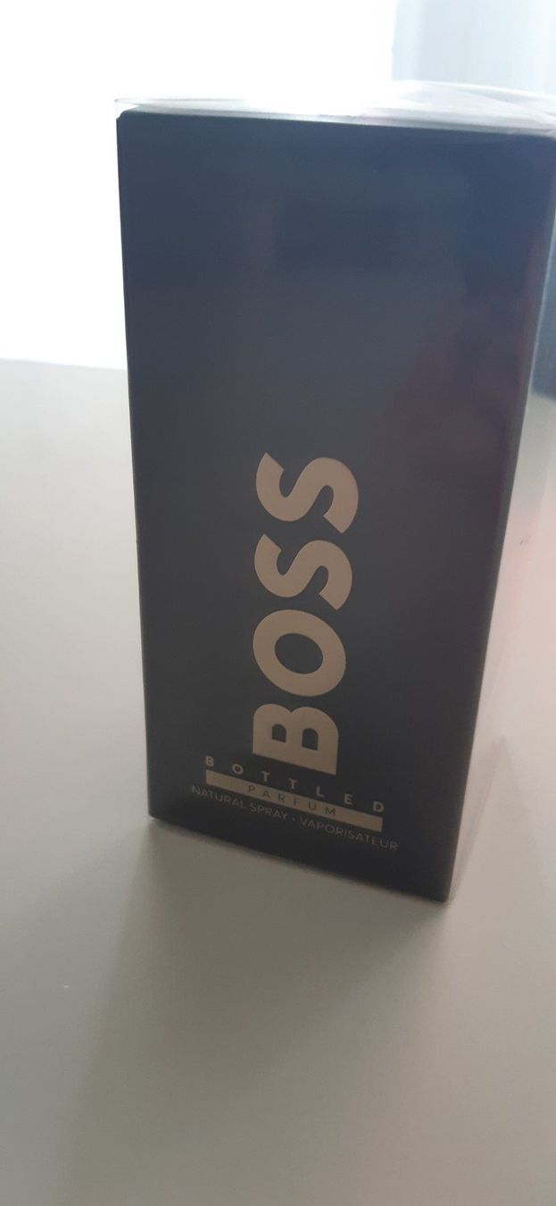 Profumi & Eau de Toilette: BOSS Bottled Parfum Natural Spray neu 50ml – Nuovo e nell'imballaggio originale da Nussbaumen AG venduto da andrasbandi