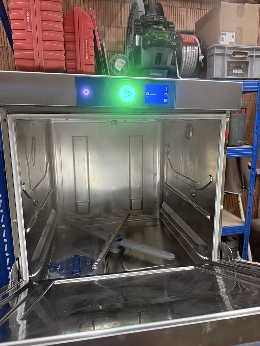 Machines à laver la vaisselle: Hobart Gewerbespühlmaschine – D'occasion à Malans GR par sil_yyy2 5