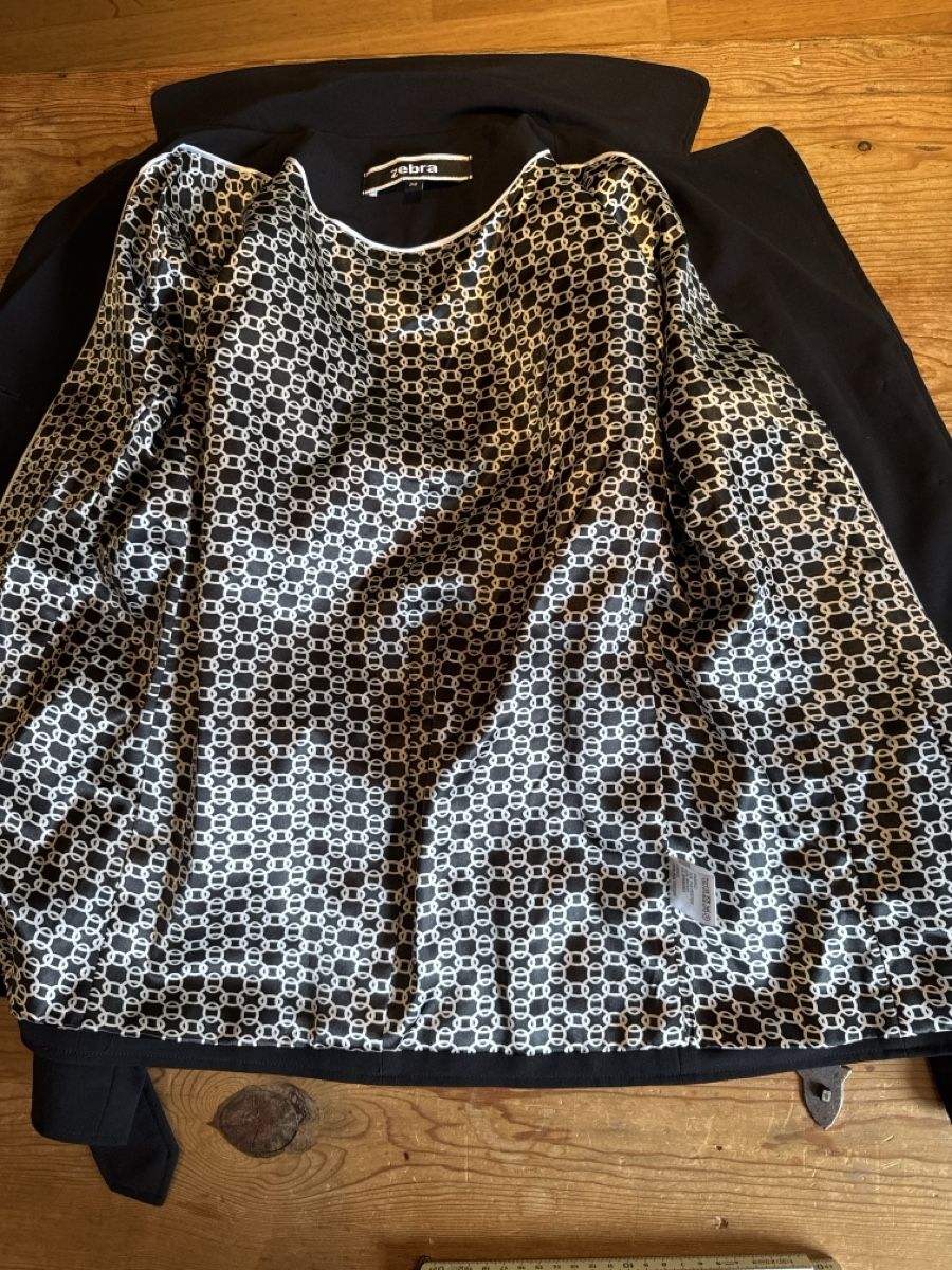 Zebra Giacche: Zebra Blazer Gr. 36 schwarz mit Gürtel – Usato da Mauren venduto da ducducturi 8