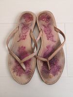 🤩2 STK LEDER-BLUMEN & GUMMI FLIP-FLOPS SCHUHE DURCHGELAUFEN