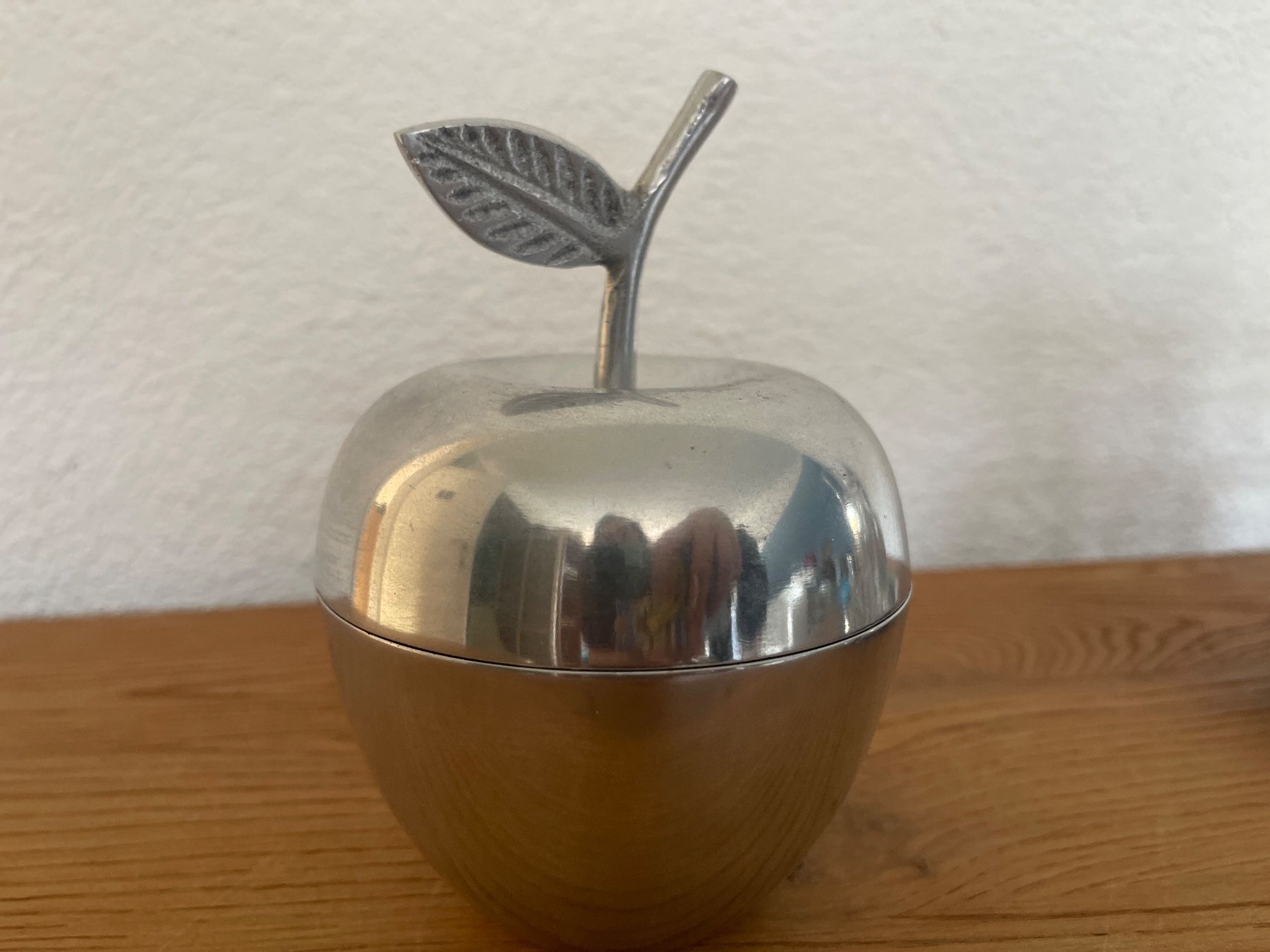 Tutte le decorazioni: Schatulle Silberner Apfel Dose mit Deckel – Usato da Nussbaumen AG venduto da normajeanbaker 1