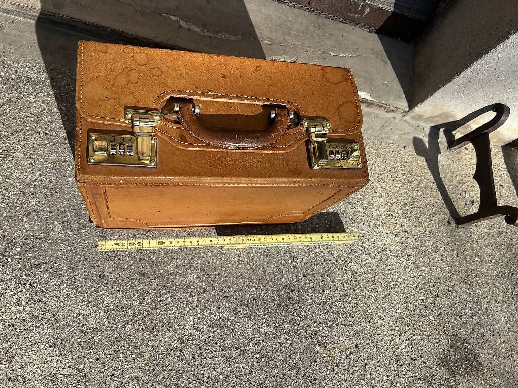 Valises de voyage: Alter kleiner Leder Ärztekoffer – D'occasion à Laupen ZH par atmagym 1