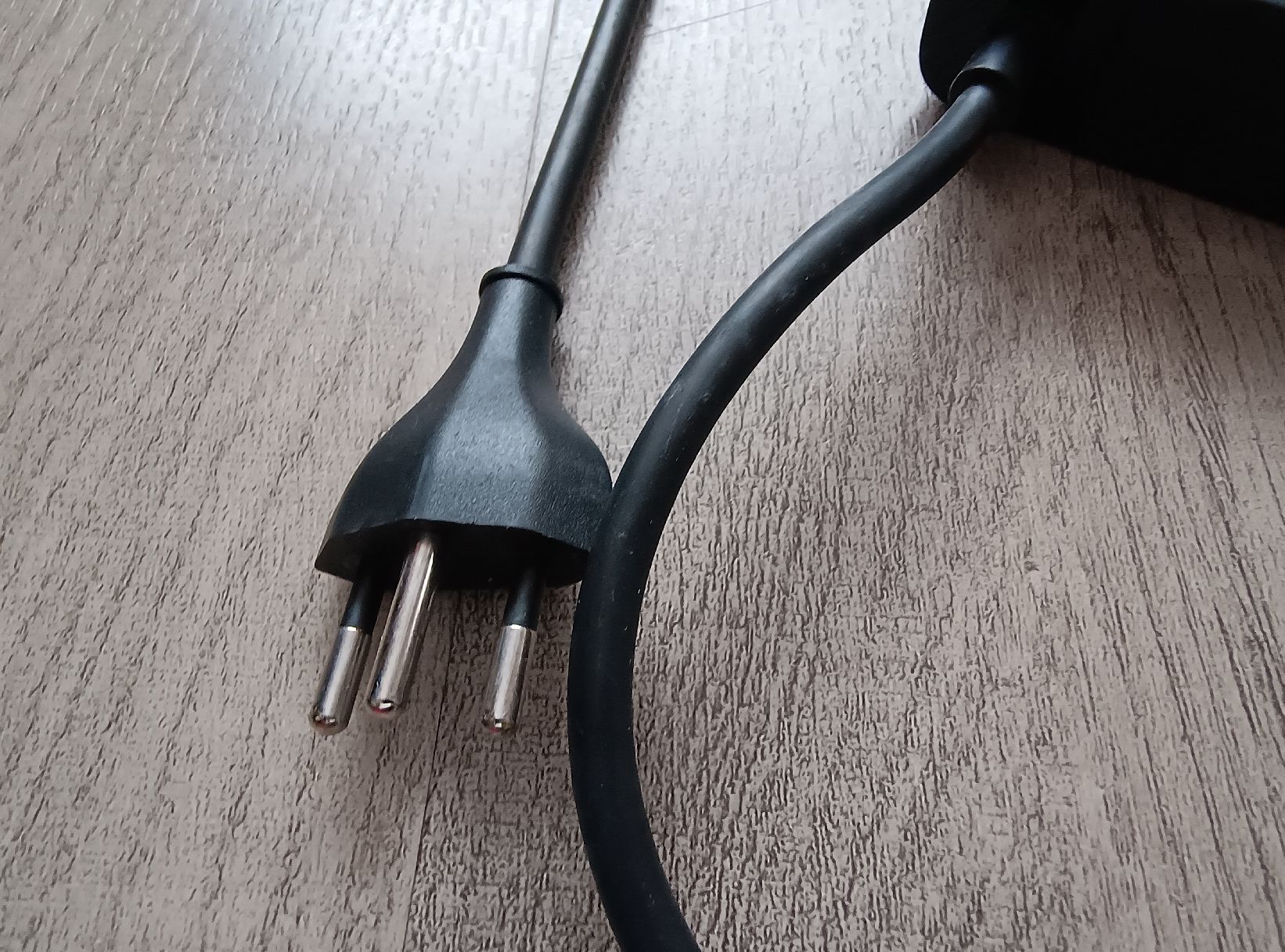 Hewlett Packard Caricabatterie: Chargeur HP 65W USB-C – Nuovo (secondo la descrizione) da Genève venduto da Brachiopode 1