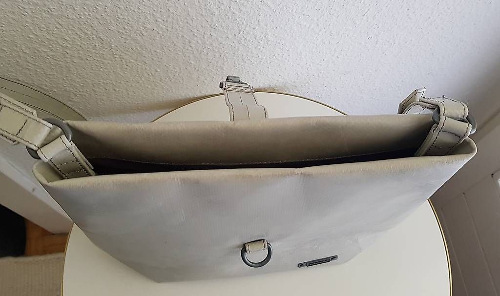 Freitag Borse: Freitag R124 Bird Hellgrau, Top-Zustand – Usato da Bern venduto da Lepidoptera11 2