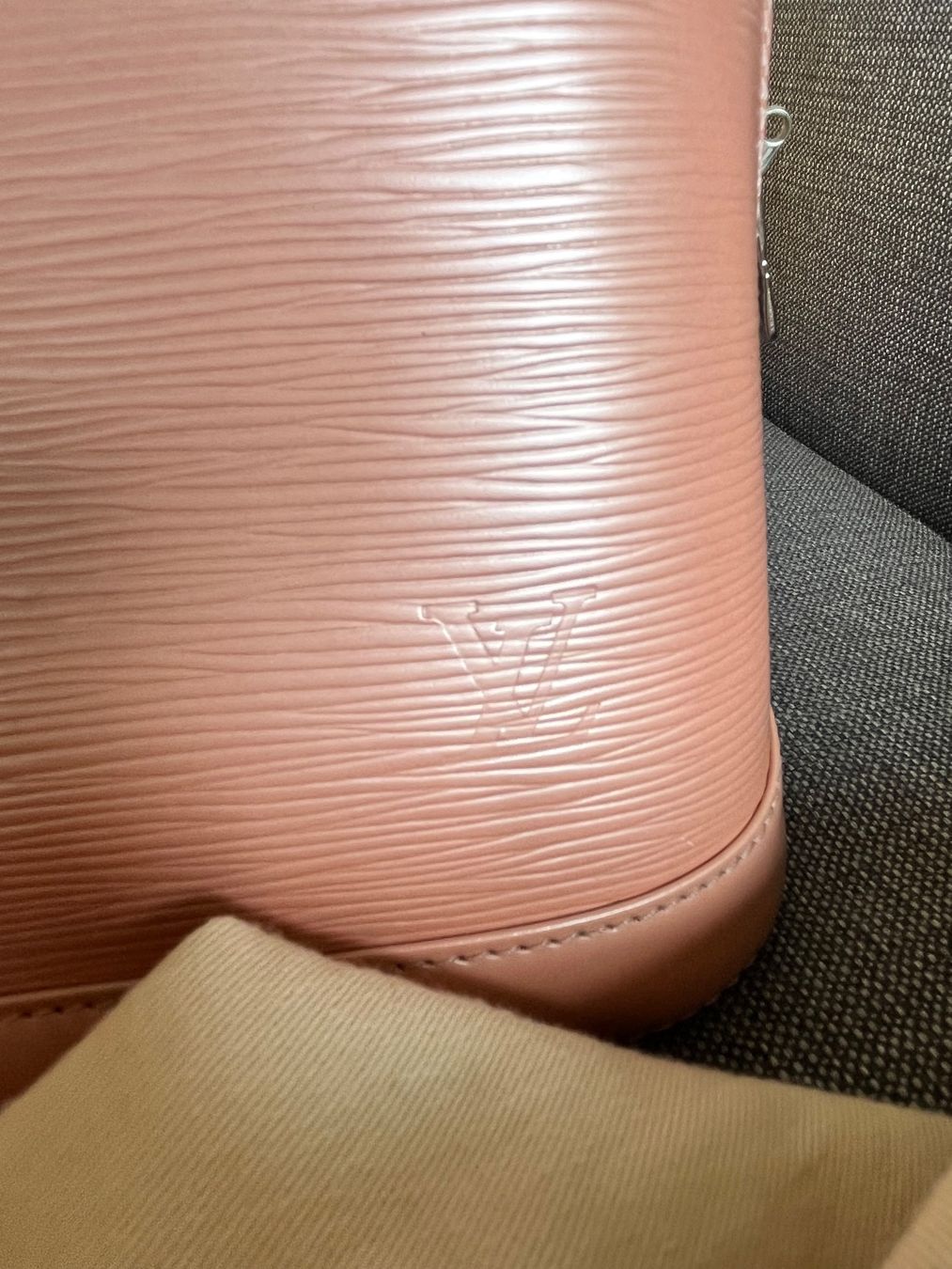Louis Vuitton Borse da donna: Louis Vuitton Alma – Usato da Adliswil venduto da MinaMino 1