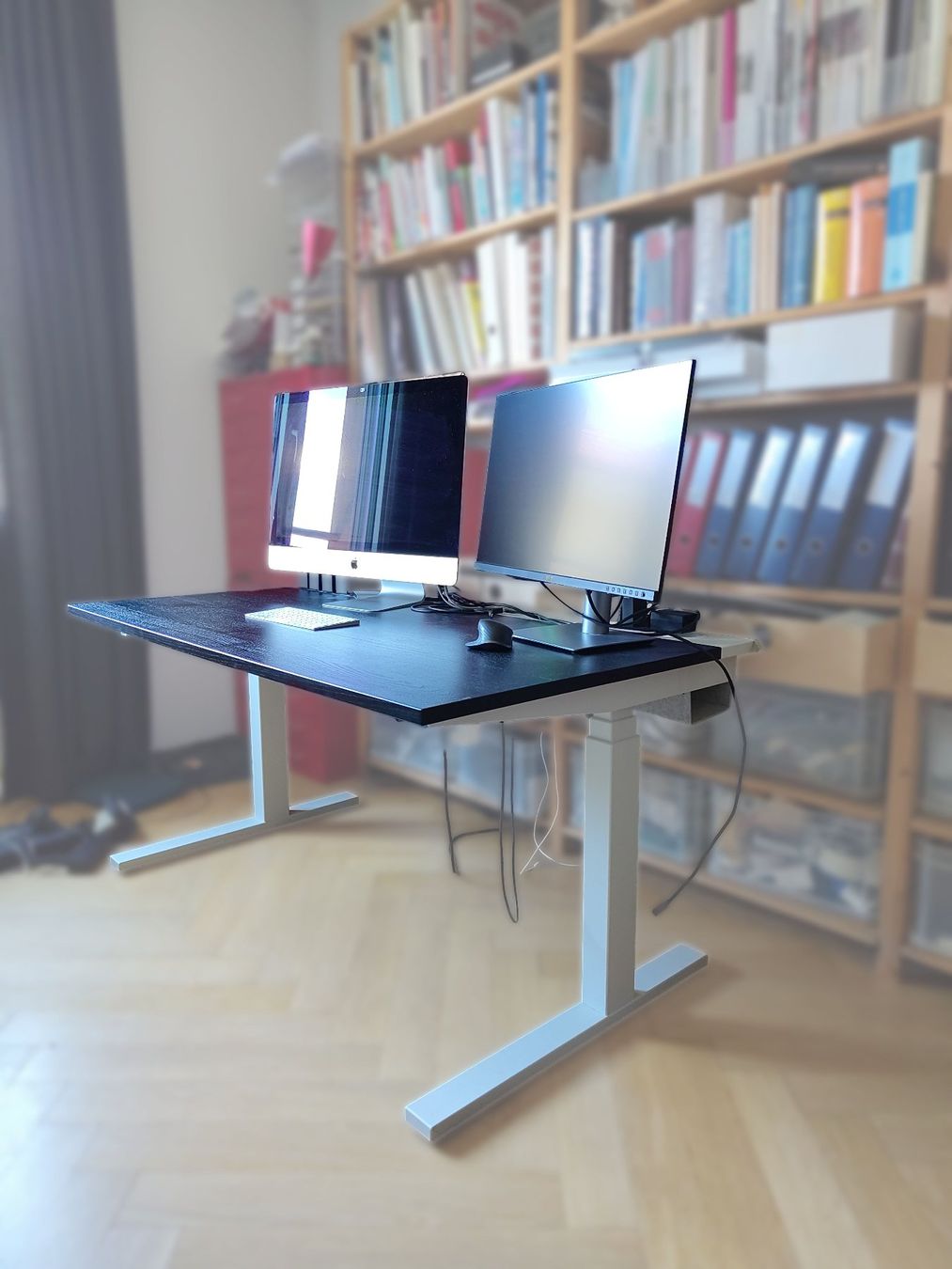 Ikea Bureaux: Bureau assis/debout électrique Ikea – D'occasion à Lausanne par Ljab 1
