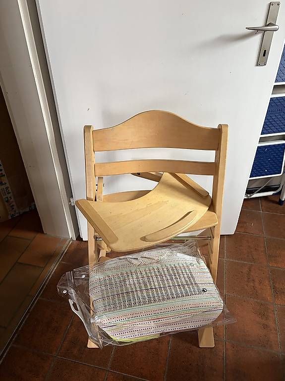 Seggioloni: Kinderstuhl mit Tisch und Polster – Usato da Dinhard venduto da Raff1986 1