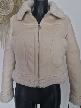 Giacca invernale Bershka XS beige,panna pelliccia sintetica