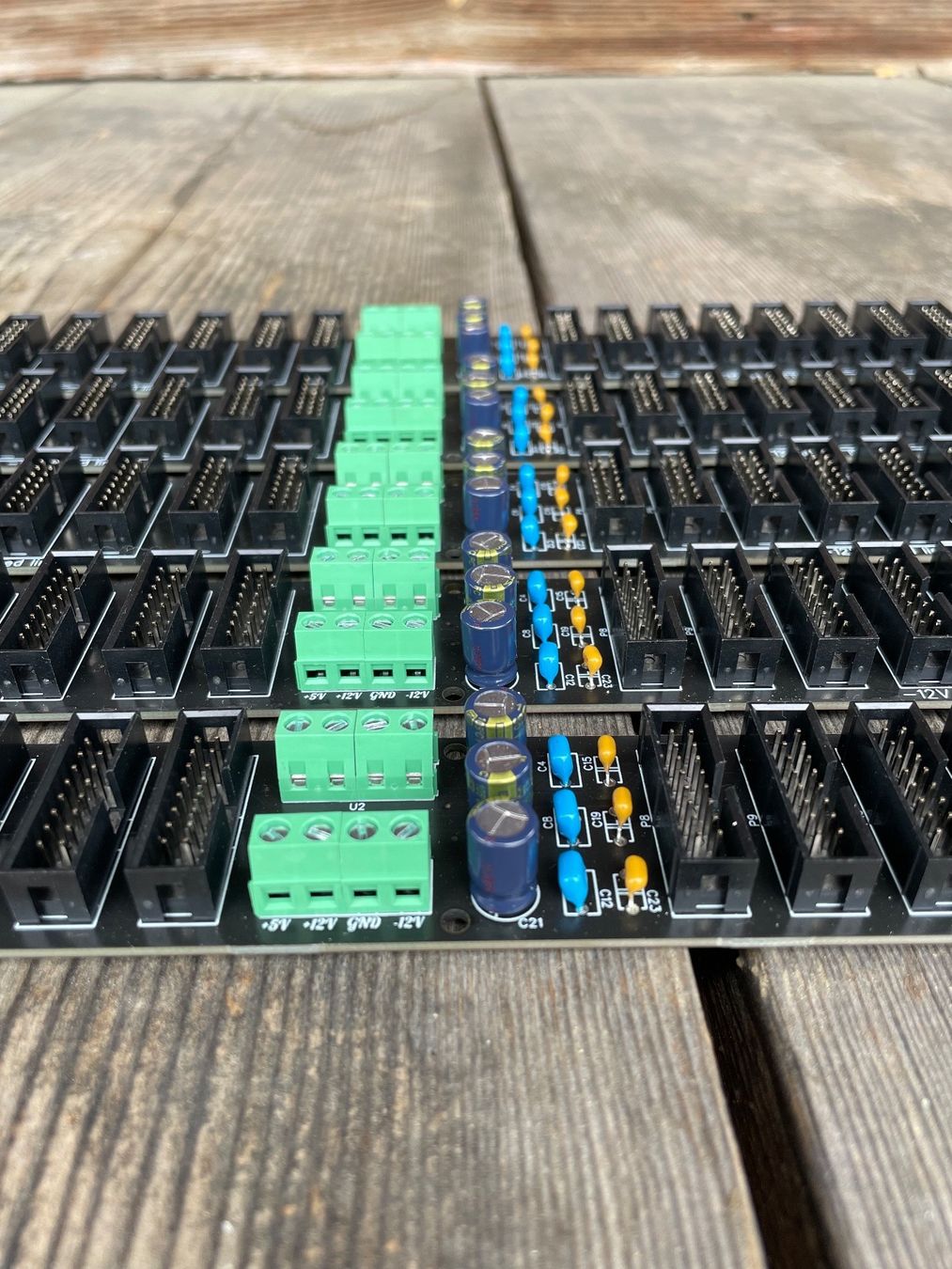 Strumenti musicali: ChiliCases filtered Eurorack Busboard – Nuovo (secondo la descrizione) da Brittnau venduto da controllerbeschuss 1