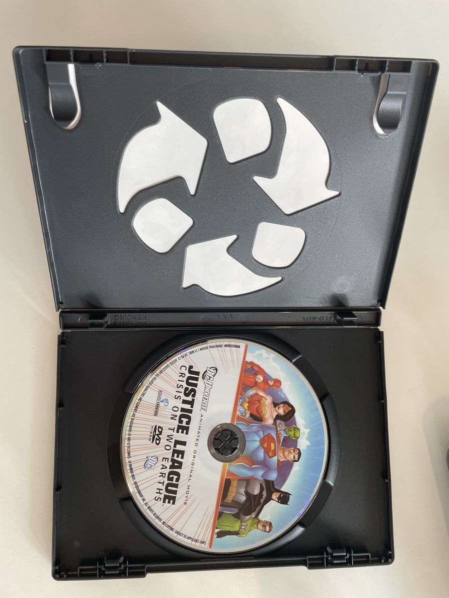 Tutti i DVDs: Justice League, Crisis on two earths, DVD – Usato da Zürich venduto da Bomboo 2