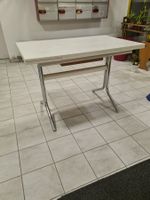 Table extensible blanche pieds chromés bon état