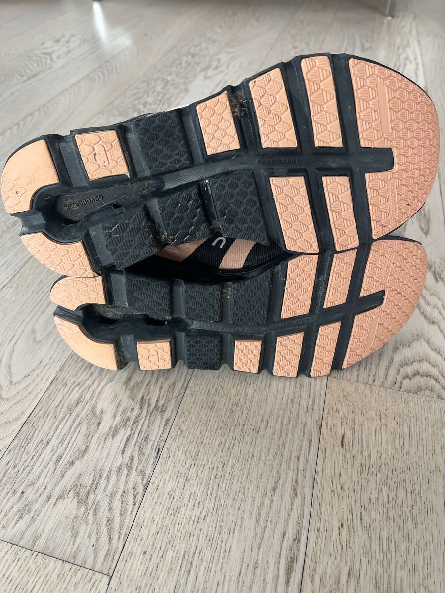 On Chaussures femmes: On Cloudrunner Waterproof 39 – D'occasion à Tagelswangen par Ugine_09 3