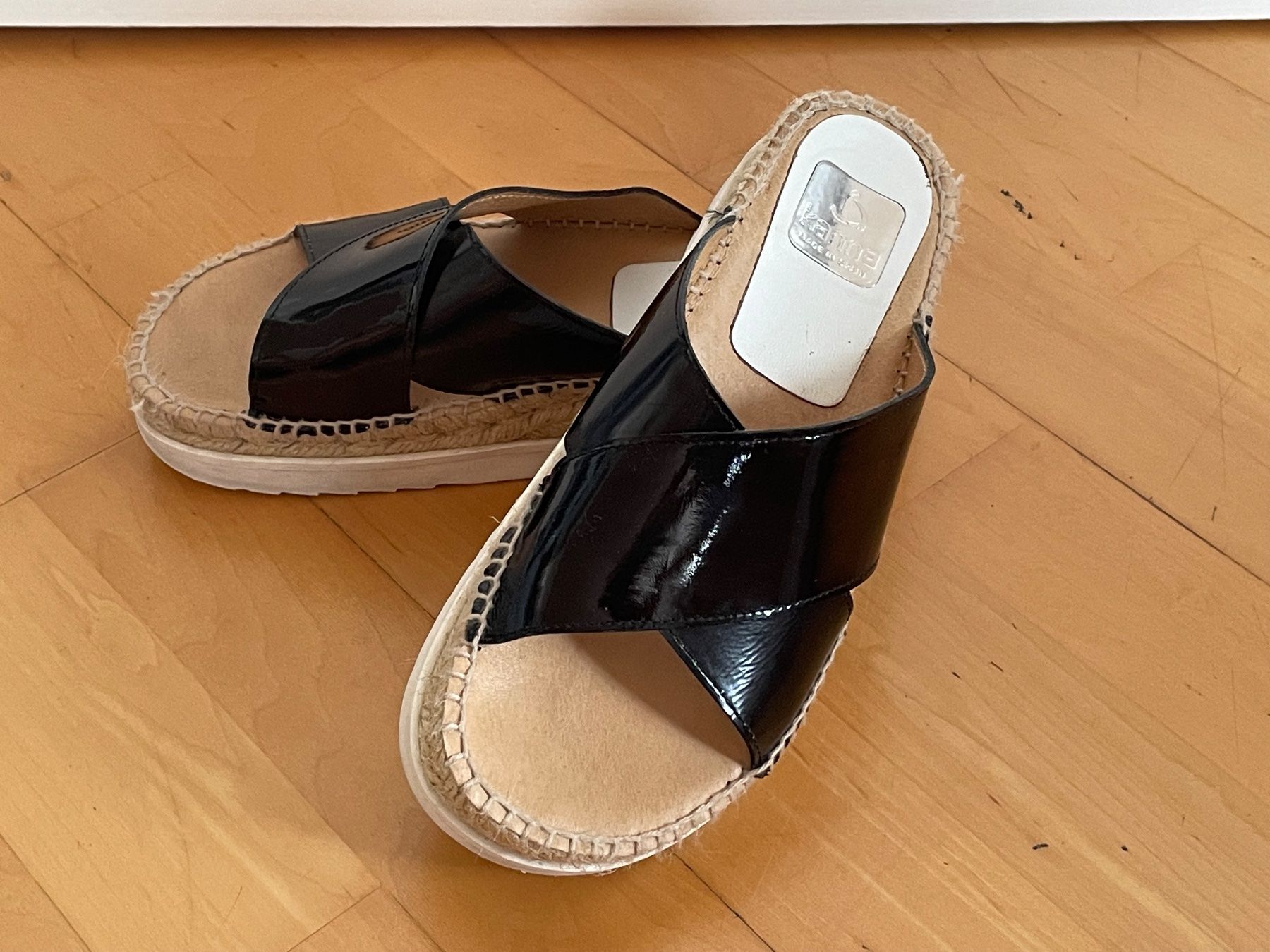 Damenschuhe: Slipper / Sandale, Leder, 39, schwarz – Gebraucht aus Wattwil von diamant1 2