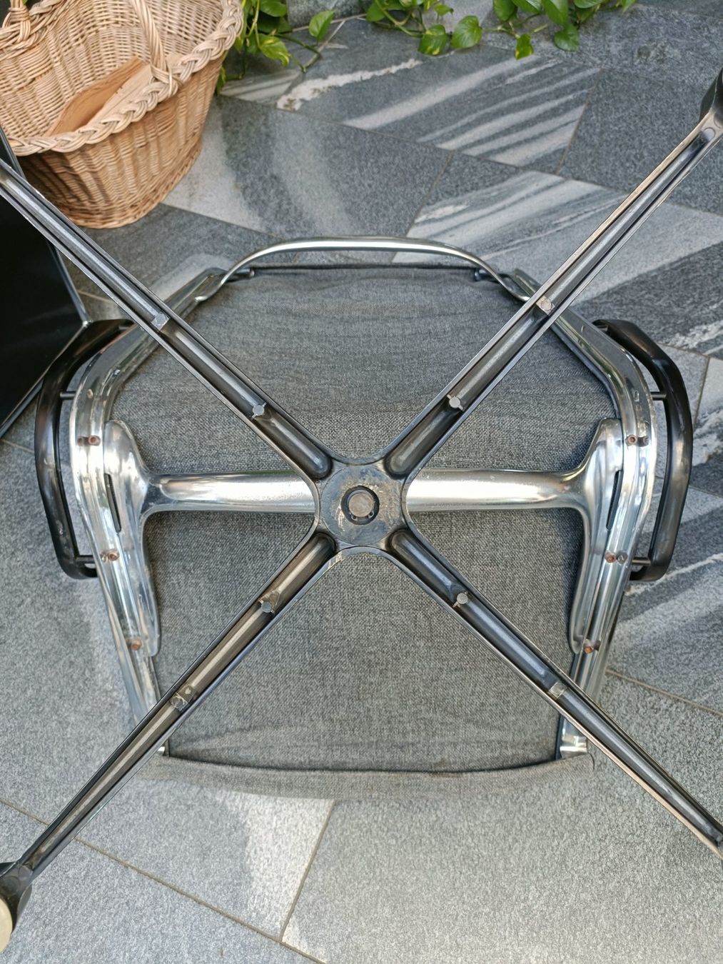 Herman Miller Poltrone: Original Herman Miller Eames EA116 1.Generation – Usato da Schmitten FR venduto da oldtimer82 6
