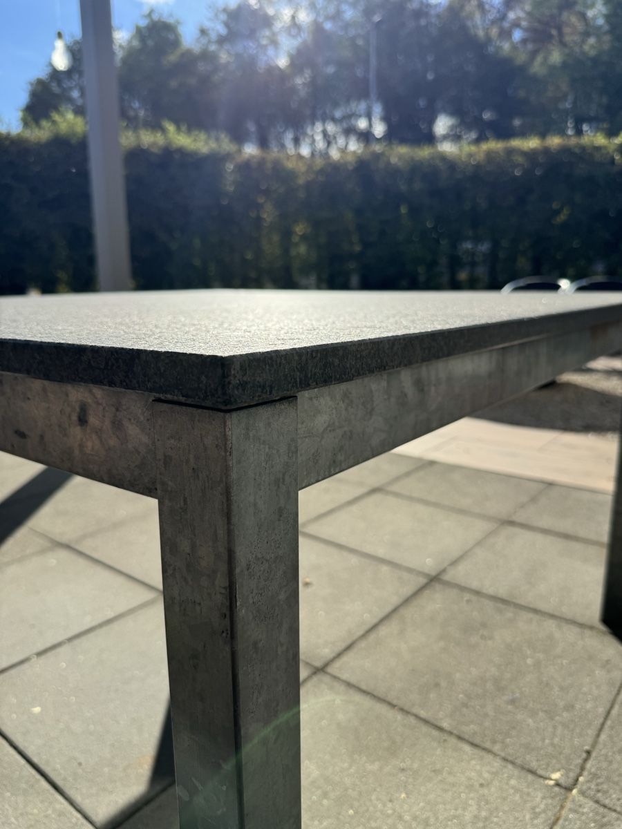 Tische: Gartentisch Granit mit verzinktem Gestell – Gebraucht aus Aarau Rohr von Kcookie 3