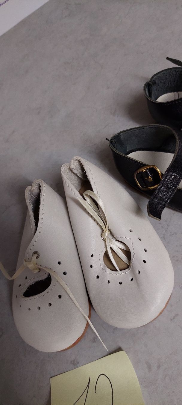 Bambole: Puppenschuhe besondere  – Nuovo (secondo la descrizione) da Muri AG venduto da nindo1 6