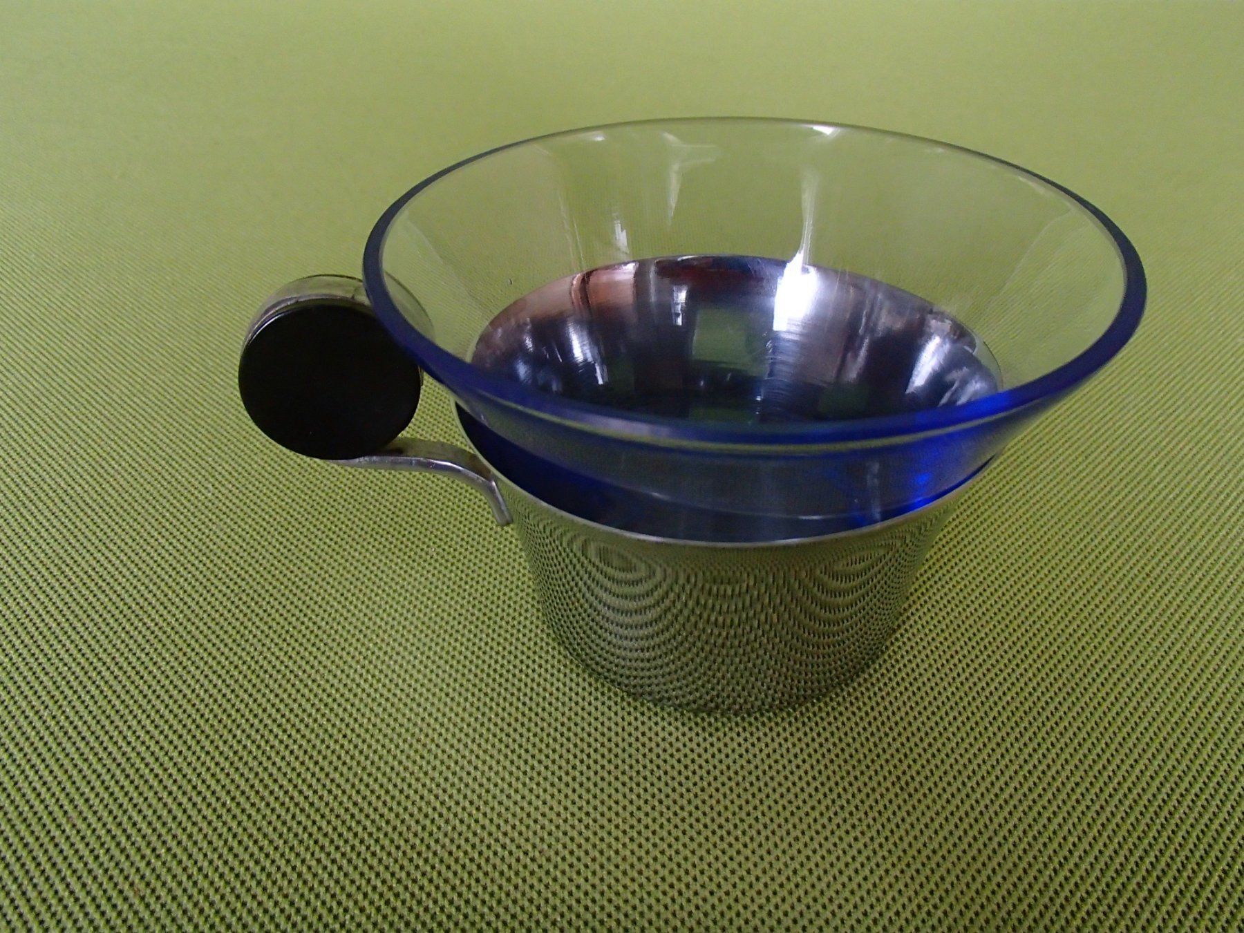 Tasses: 6 hellblaue Glas Teetassen Bakelit Griff – D'occasion à Schöfflisdorf par pullux 2