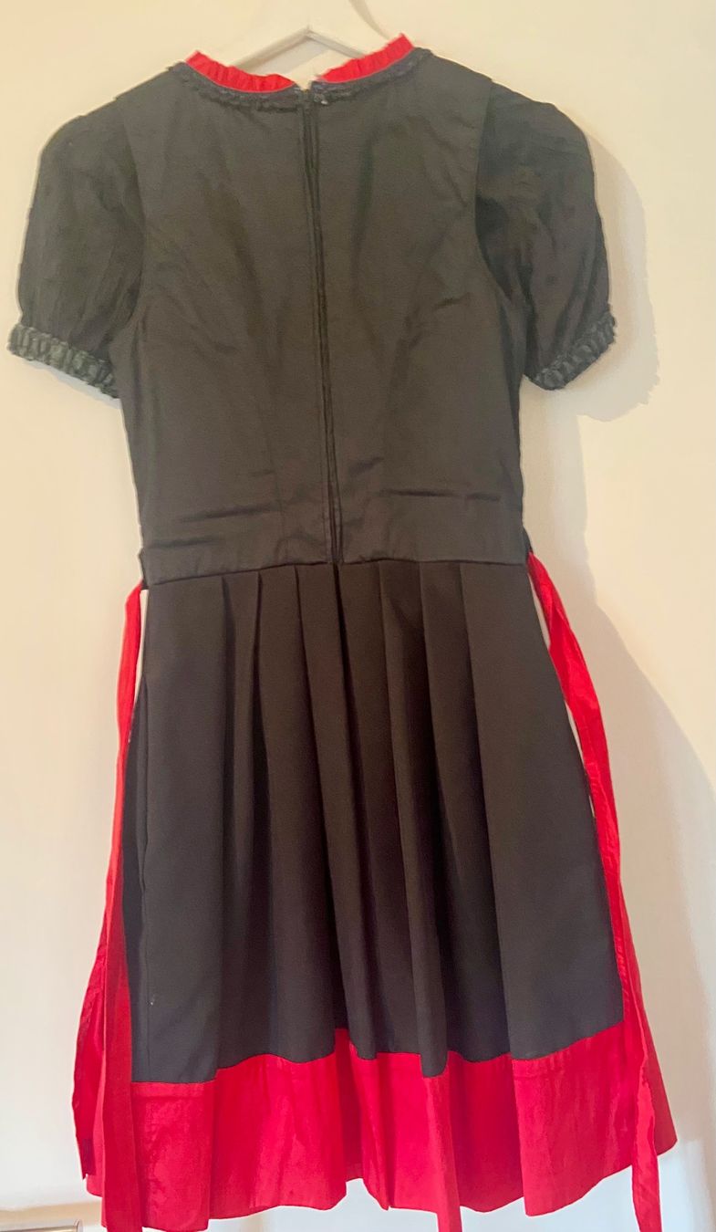 Kleider: Dirndl 34 mit Bluse – Gebraucht aus Widnau von Imani 2