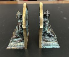 2 ältere Buddah-Buchstützen Messing mit Grünspan