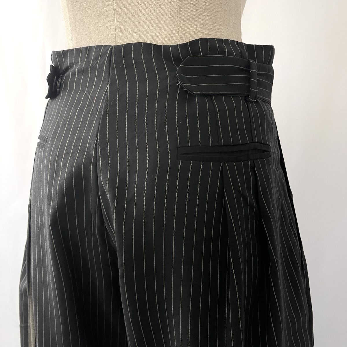 Pantaloni: ALEKSANDR MANAMIS Pants – Nuovo (secondo la descrizione) da Emmen venduto da Avviivva_Com2023 2
