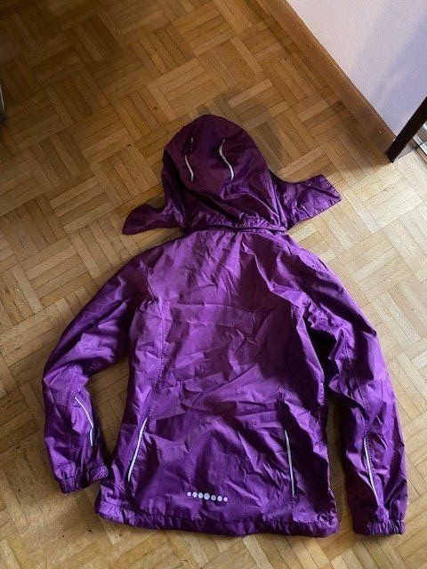 Jacken & Mäntel: Regenjacke Grösse 152 – Gebraucht aus Emmen von Aribini 2