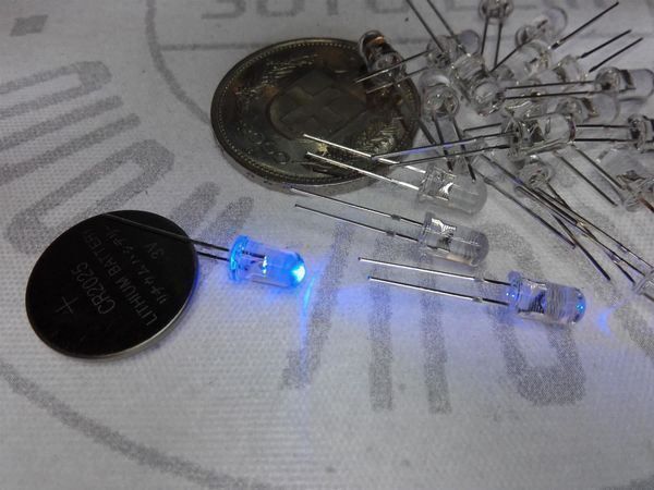Componenti elettronici: Flacker-LED 5mm klar/blau, 2 Stück – Nuovo (secondo la descrizione) da Luzern venduto da Salefactory 1