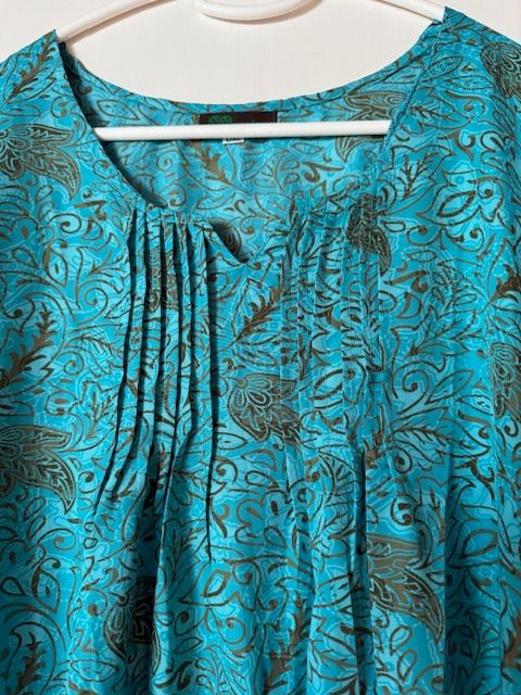 Robes: Robe longue en soie, prix baissé 2x – D'occasion à Enges par cordec 2