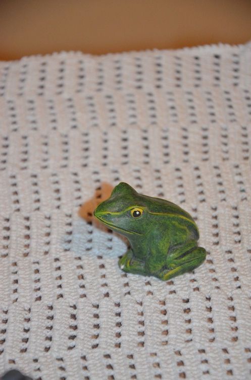Miniatur-Frosch Auf Pilz – Handbemalte Feengarten Deko, Ca. 6,3 Cm Hoch