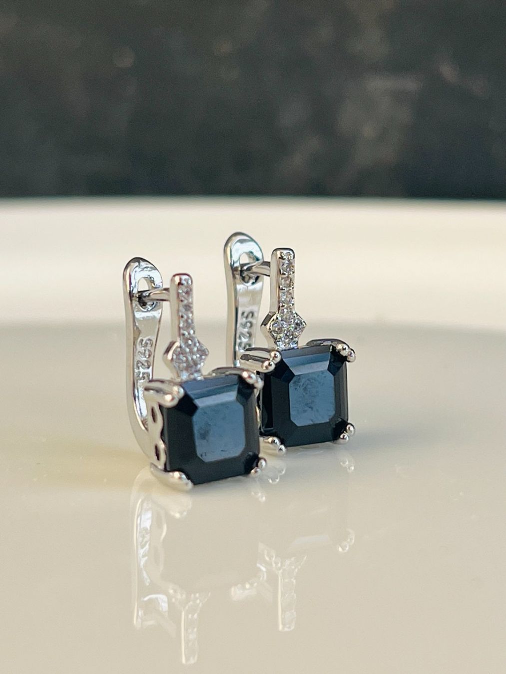 Orecchini pendenti & Orecchini a lobo: Paire de boucles en argent - zircons roses – Nuovo e nell'imballaggio originale da Thônex venduto da Swiss-Jewels