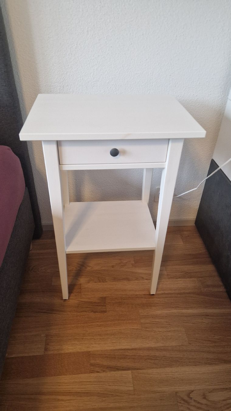 Ikea Tables de nuit: Nachttisch IKEA – D'occasion à Zürich par ley_pzz9