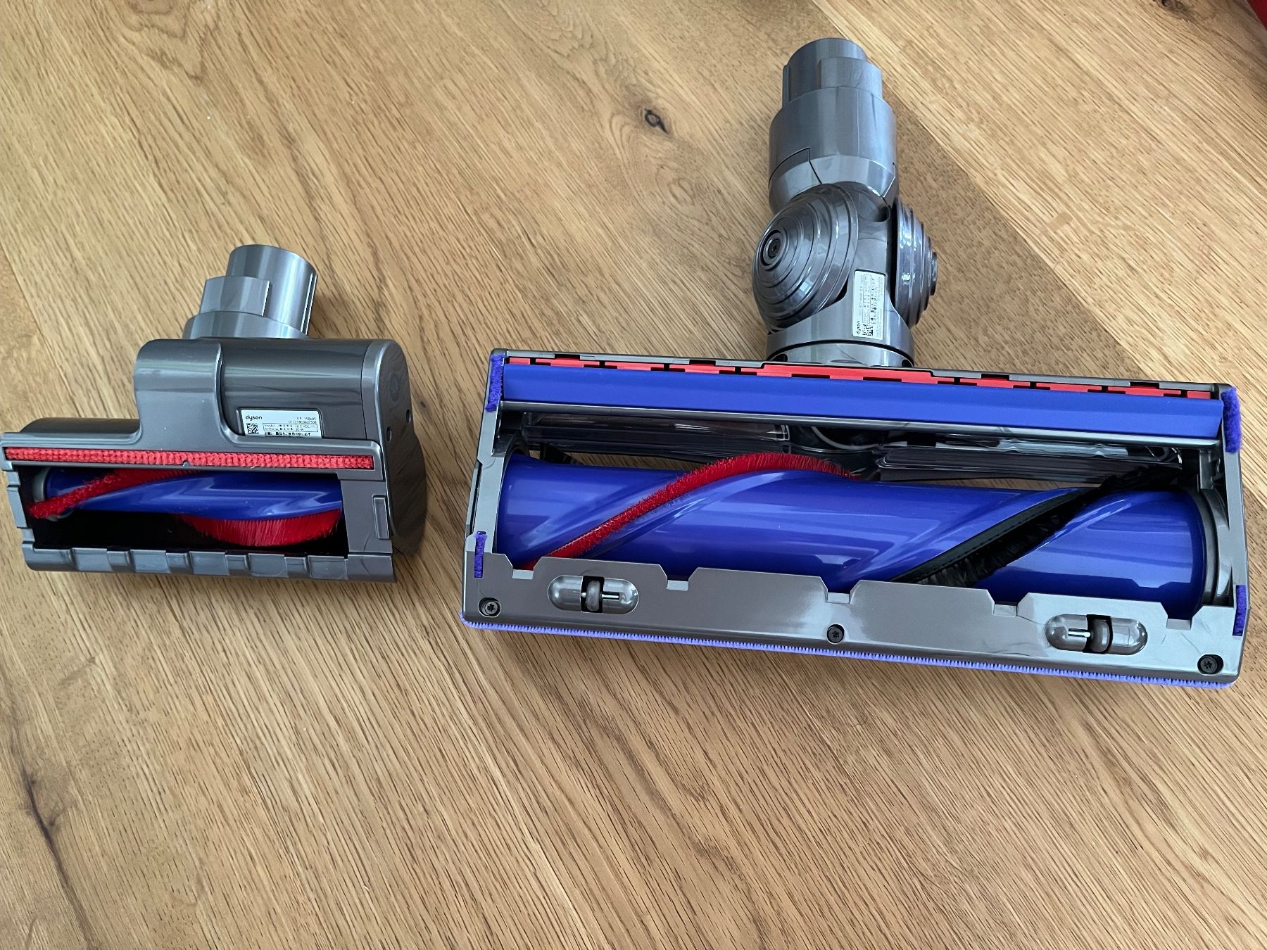 Dyson Aspirapolveri & Accessori: Dyson V8 Absolute Extra Handstaubsauger mit Zubehör – Usato da Bülach venduto da Fjordi1225 2
