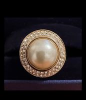 Elegant Goldtone pearl cocktail ring size 56
