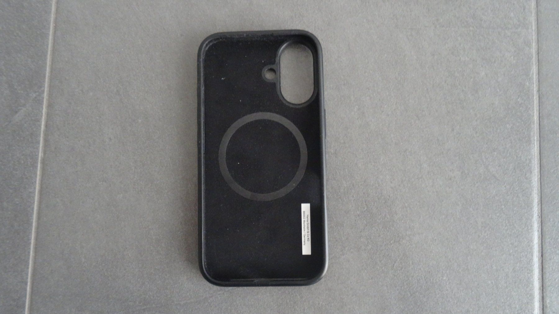 Apple Cover & Protezioni schermo: Black Rock Mag Urban Case iPhone 16 – Usato da Beinwil am See venduto da den_p9db 1