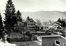 EBNAT-KAPPEL Missionshaus Arche - Haupteingang - Auto