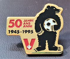 R301 - Pin Fussball 50 Jahre 1945 - 1995 V Schweiz Bär