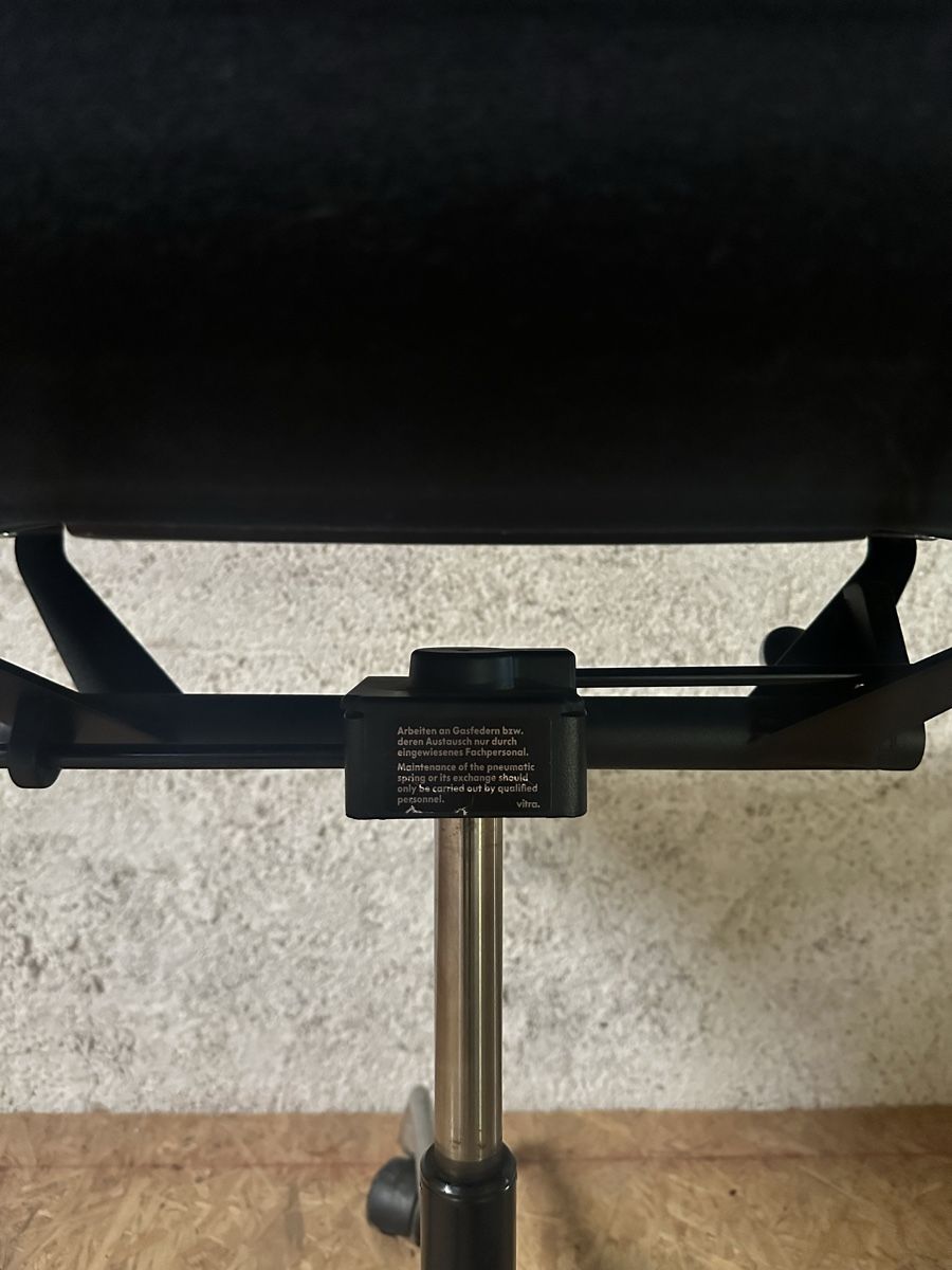 Vitra Sedie: Original Vitra Chair EA107 – Usato da Biel/Bienne venduto da sec_2llb 2