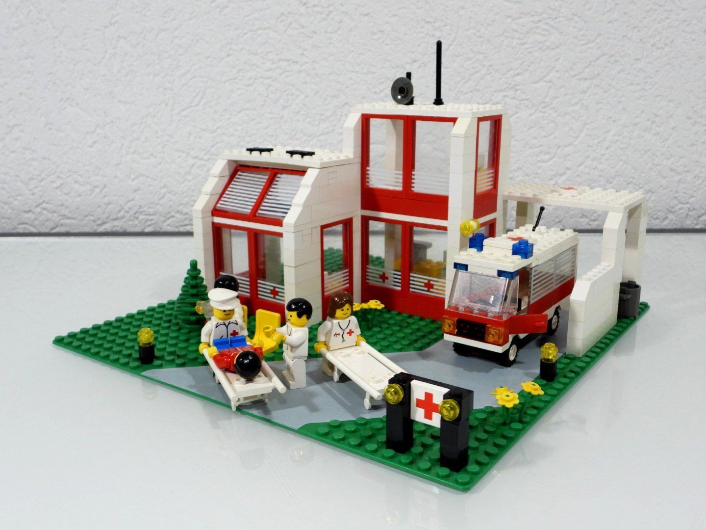 Lego Baukästen: LEGO LEGOLAND 6380 KRANKENHAUS – Gebraucht aus Turbenthal von Ddanuh