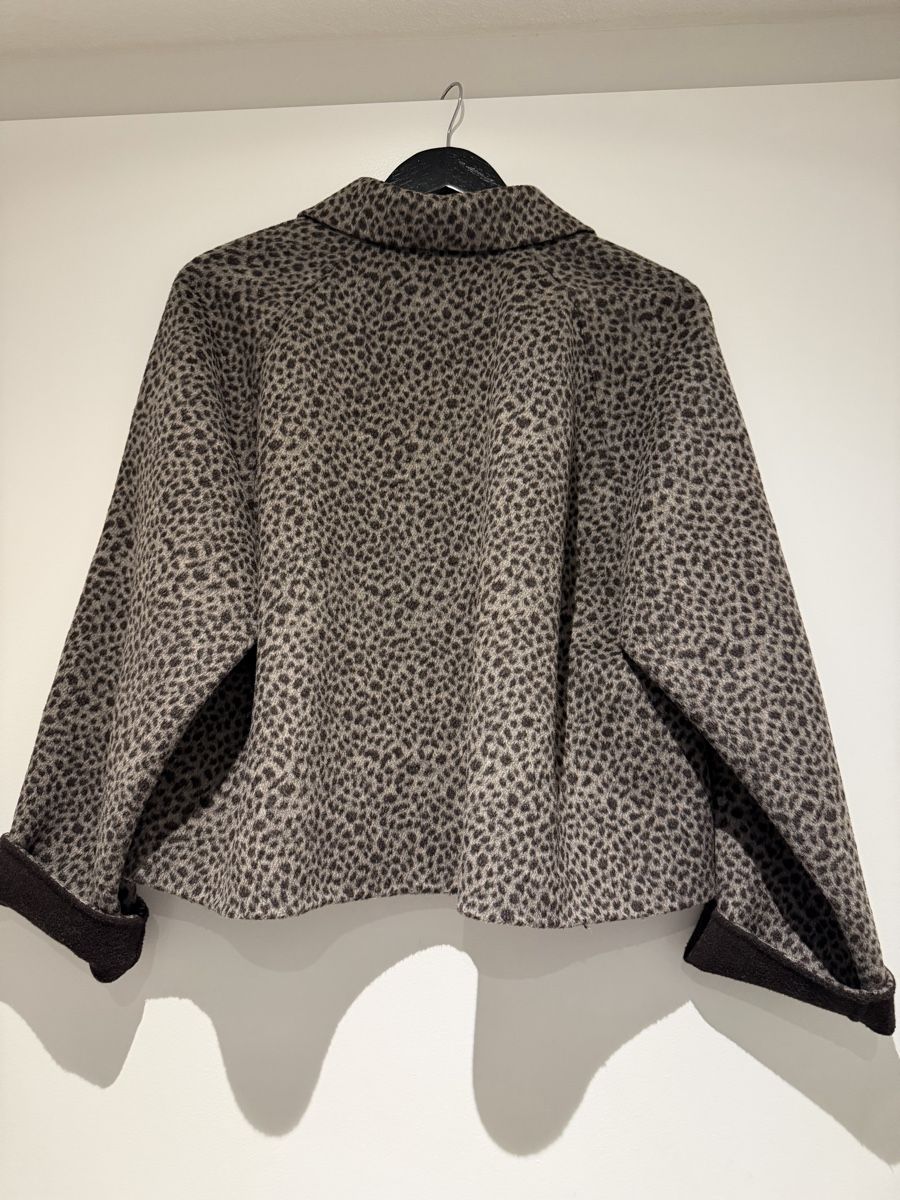 Massimo Dutti Giacche: Massimo Dutti Short Wool Blend Animal Print Coat – Usato da Herisau venduto da LauraHope 3