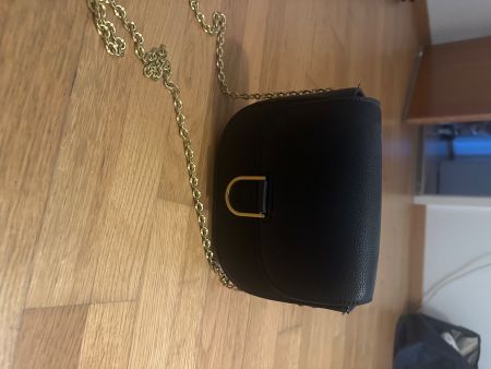Elegante kleine Handtasche, schwarz mit goldener Kette 👜...