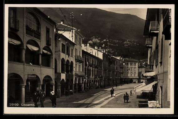 Cartoline postali: AK Locarno, Strasse mit Arkaden – Usato da Berlin venduto da bartko-reher