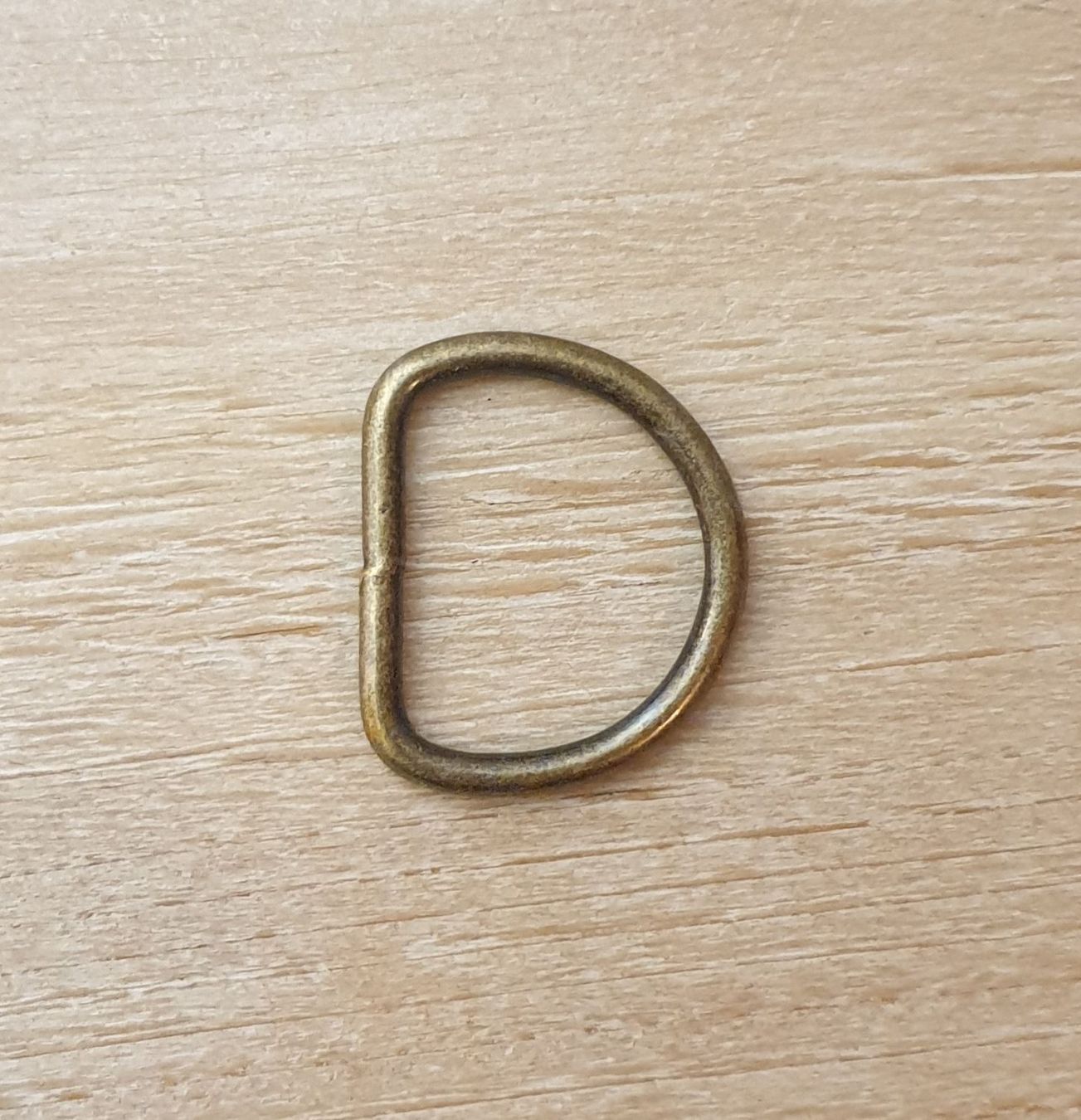 Ringe: D-Ring 30 mm Halbring altmessing – Neu und originalverpackt aus Wiesenberg von mountain-merch
