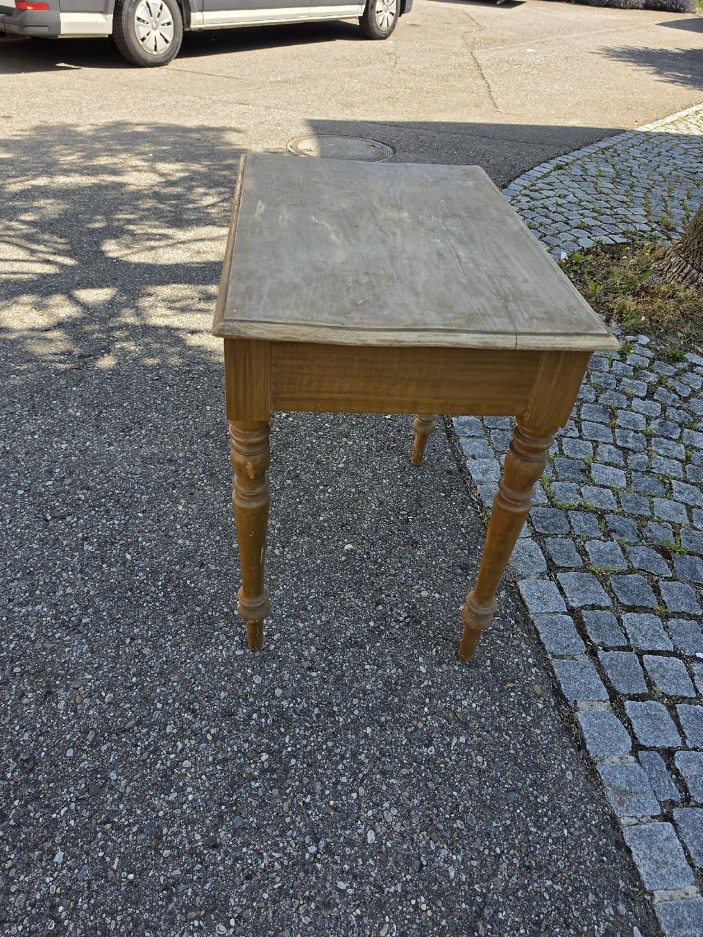 Tavoli: Kleiner Tisch mit Schublade, hellbraun, gebraucht – Usato da Mettlen venduto da elios0888 1