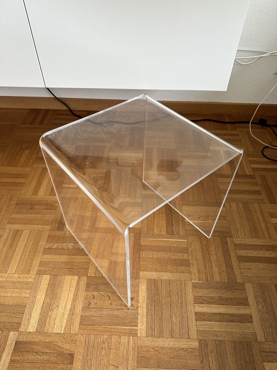 Tavoli: Cooler Plexiglas Beistelltisch ca 80iger Jahre – Usato da Baden venduto da Marytumby 4