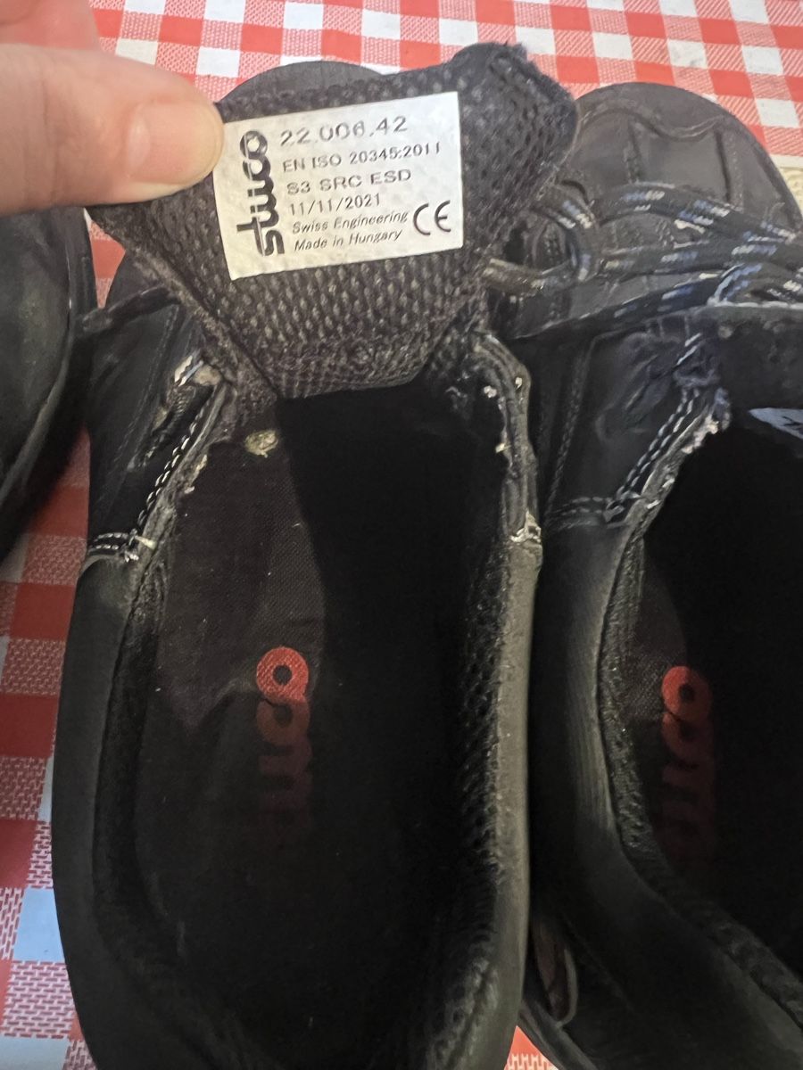 Scarpe da uomo: 2 Arbeit Schuhe gr. 42 Stahl Kappend – Usato da Triesen venduto da bubita 4