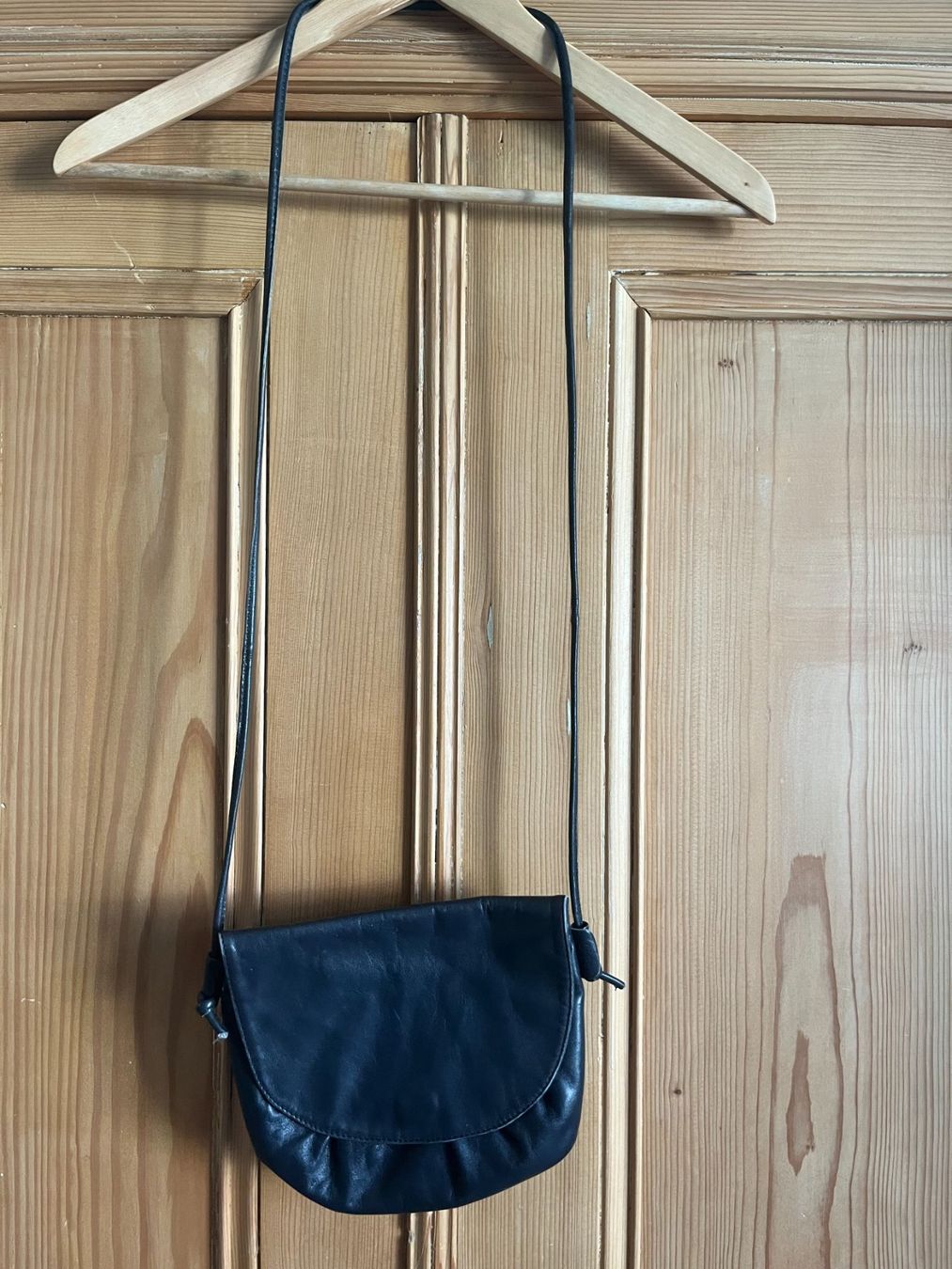 Borse: retro Handtasche Leder dunkelblau – Usato da Zürich venduto da srrrah