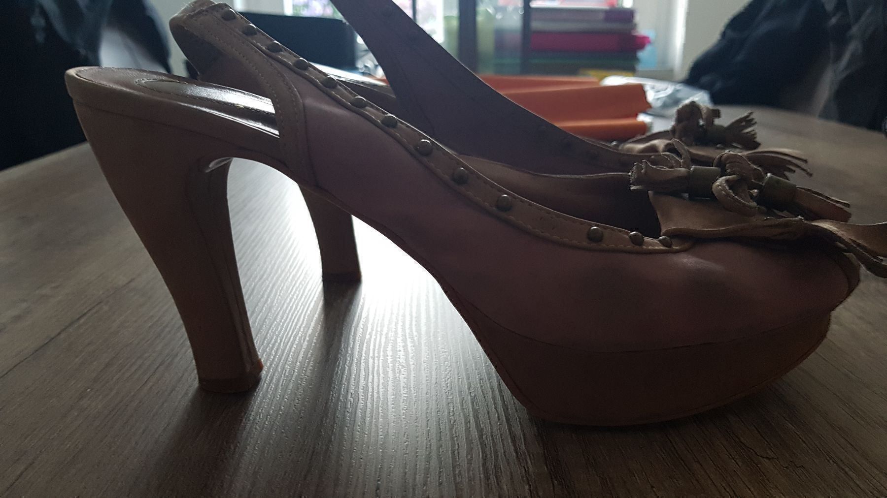 Damenschuhe: Leder Pumps / Schuhe – Gebraucht aus Schöfflisdorf von CrRG21 1