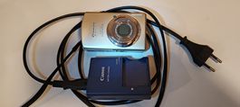 Canon IXUS 870 IS Set: Akku, Ladegerät + 8GB/4GB SD-Karten