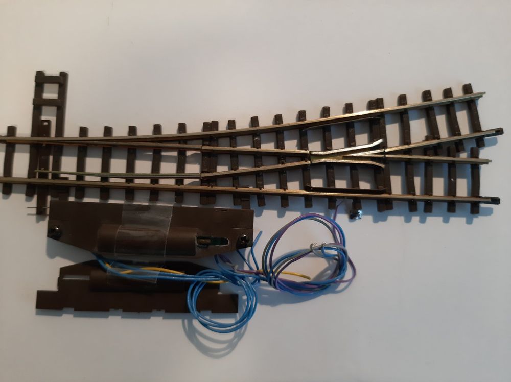 Bemo Modelleisenbahnen: Bemo H0m 4207 000 elektrische Weiche links 12° – Gebraucht aus Thun von Schwarzsee48 1