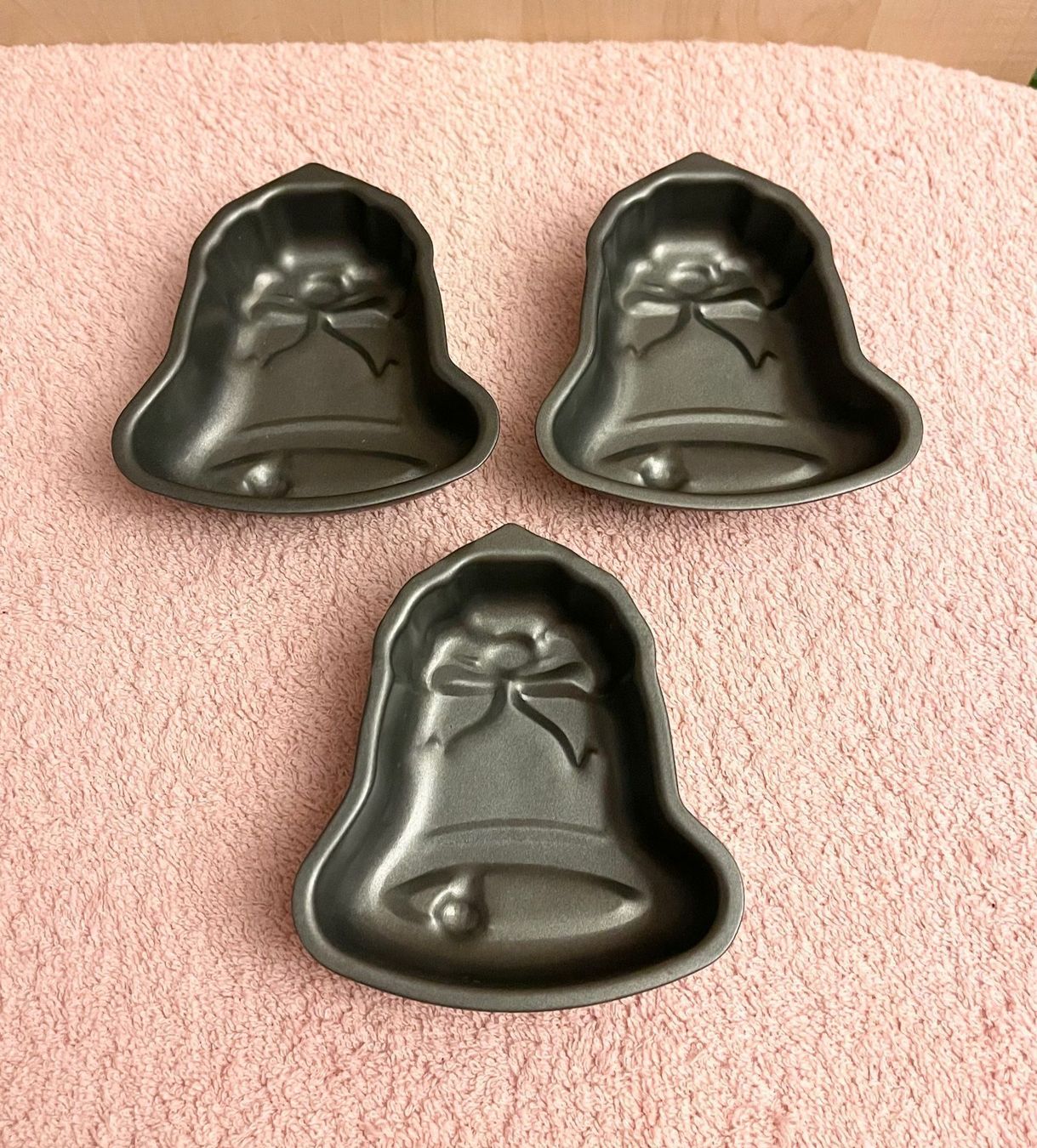 Moules à gâteaux: 3 Glocken Backformen – Neuf avec emballage d'origine à Basel par Seifehuesli 3